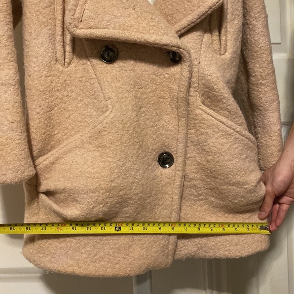 Beige faux fur coat - Picture 5 of 7